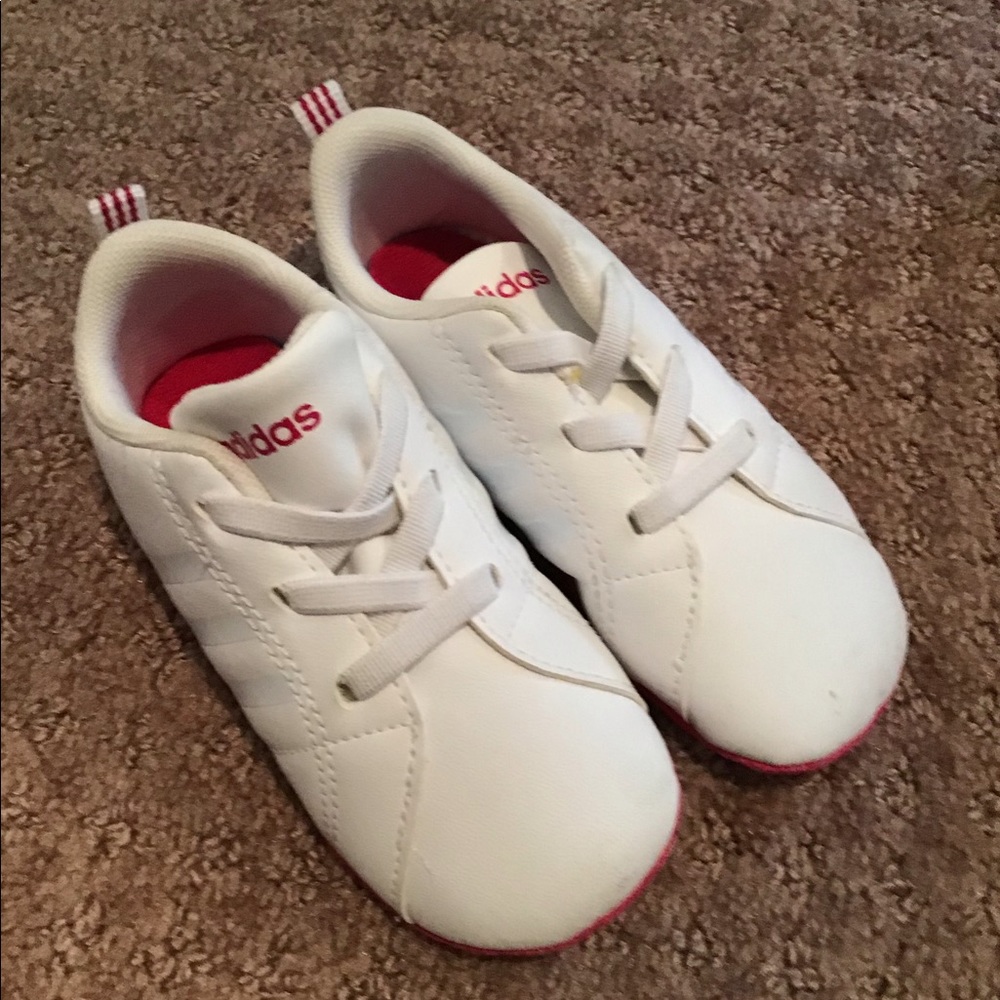 🌸  ADIDAS BABY SNEAKERS IN SIZE 5